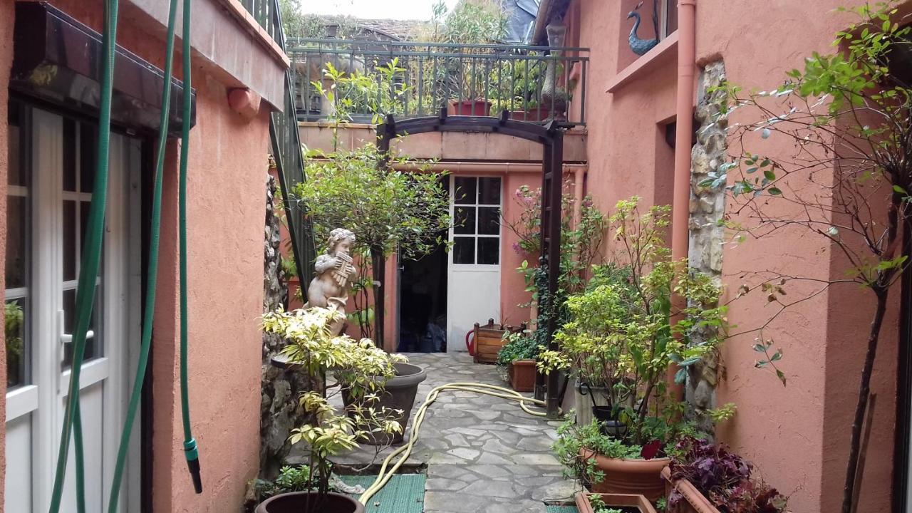 ホテル La Maison Rose: Lieu Atypique ヌムール エクステリア 写真